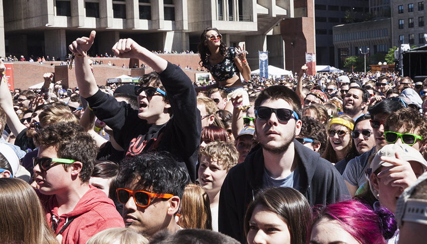 Crowd &bull; 5/23/15